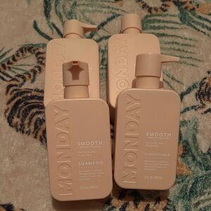 Monday Smooth Shampoo and Conditioner Set